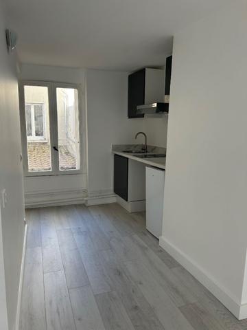 CENTRE VILLE DE PROVINS - IMMEUBLE 4 APPARTEMENTS +1 local commercial