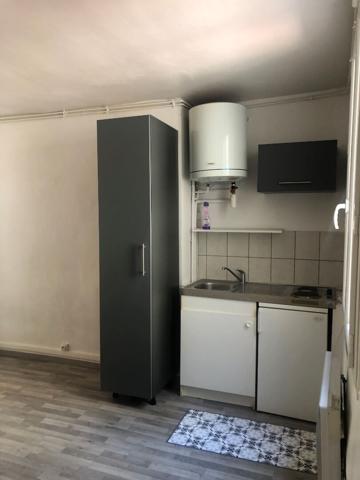 CENTRE VILLE DE PROVINS - IMMEUBLE 4 APPARTEMENTS +1 local commercial