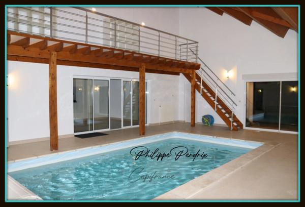 Villa spacieuse avec piscine intérieure et très belles prestations
