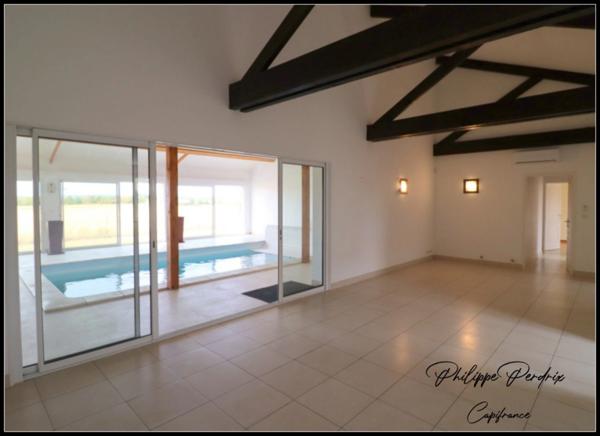 Villa spacieuse avec piscine intérieure et très belles prestations