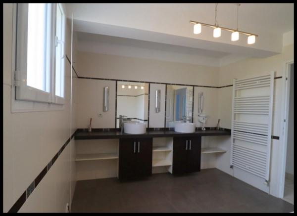 Villa spacieuse avec piscine intérieure et très belles prestations