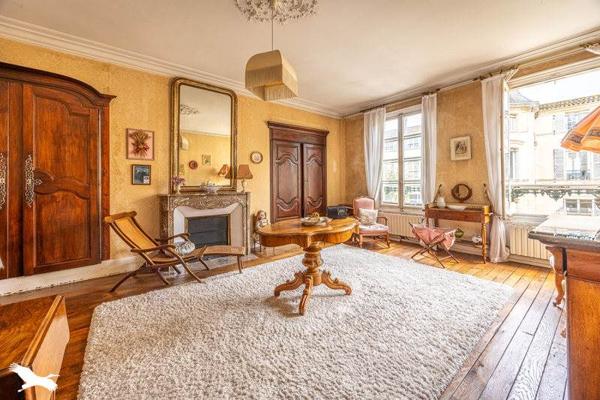 Maison à vendre |  Saint-Maixent-l'École |  9 pièces | 310 m²