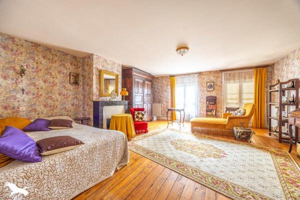 Maison à vendre |  Saint-Maixent-l'École |  9 pièces | 310 m²