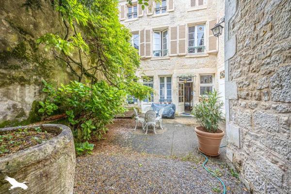 Maison à vendre |  Saint-Maixent-l'École |  9 pièces | 310 m²