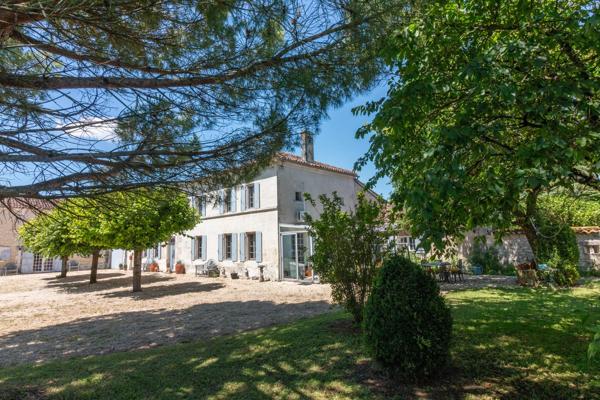 Belle maison charentaise dans un emplacement recherché
