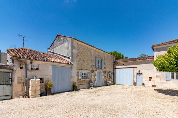 Belle maison charentaise dans un emplacement recherché