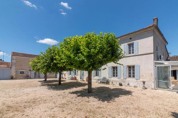 Belle maison charentaise dans un emplacement recherché
