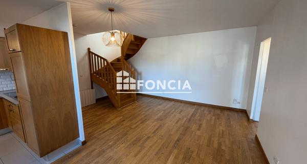 Location Appartement 3 pièces 69.1 m² - Corbeil-essonnes 91100