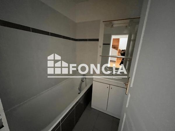 Location Appartement 3 pièces 69.1 m² - 8/10/10BIS/12 CLOITRE SAINT SPIRE Corbeil Essonnes 91100