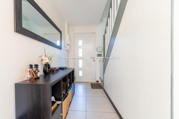 Maison fonctionnelle et lumineuse avec jardin