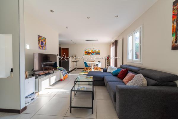 Maison fonctionnelle et lumineuse avec jardin