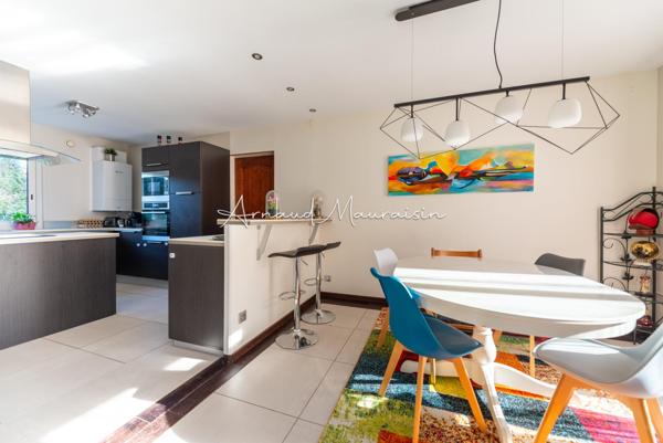 Maison fonctionnelle et lumineuse avec jardin