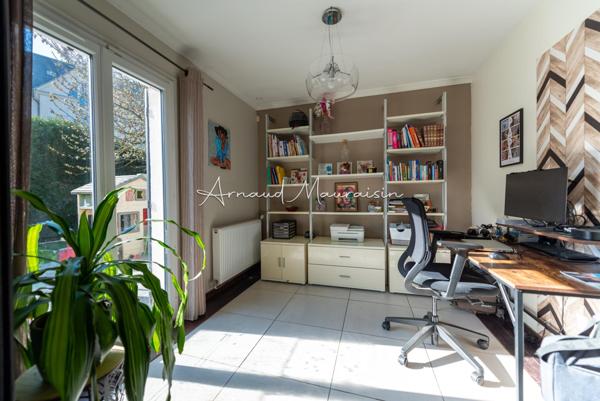 Maison fonctionnelle et lumineuse avec jardin