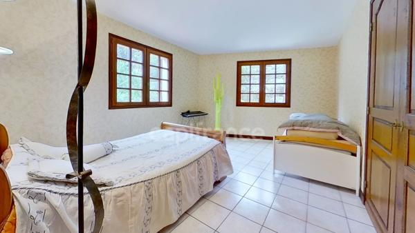 Maison 4 chambres, 1 bureau, dépendances, terrain clos 22 694m2 à MEILHAN SUR GARONNE (47)