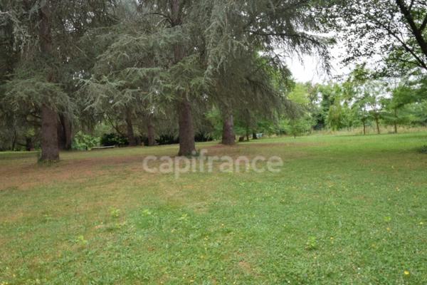 Maison 4 chambres, 1 bureau, dépendances, terrain clos 22 694m2 à MEILHAN SUR GARONNE (47)