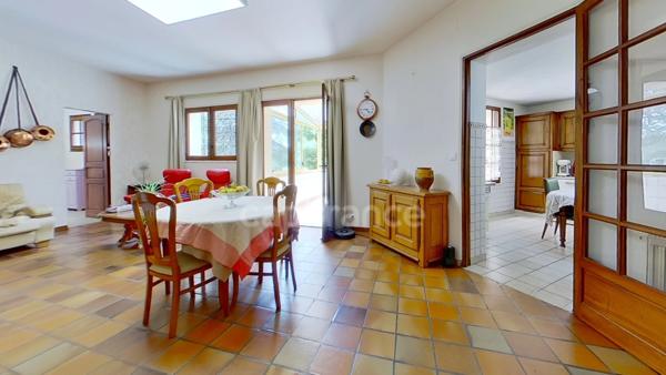 Maison 4 chambres, 1 bureau, dépendances, terrain clos 22 694m2 à MEILHAN SUR GARONNE (47)