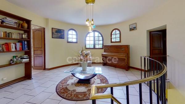 Maison 4 chambres, 1 bureau, dépendances, terrain clos 22 694m2 à MEILHAN SUR GARONNE (47)