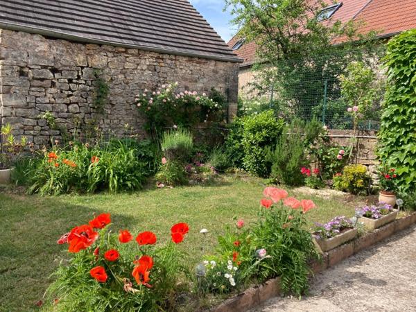 Élégante demeure au cœur d’un village viticole – 280 m² habitables sur terrain arboré de 1 090 m²