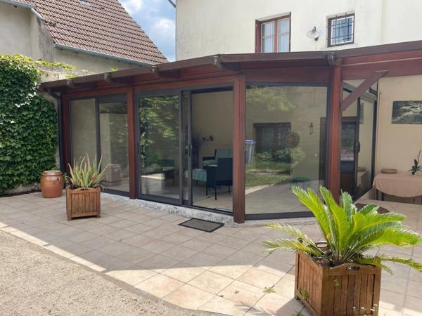 Élégante demeure au cœur d’un village viticole – 280 m² habitables sur terrain arboré de 1 090 m²