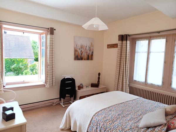 Élégante demeure au cœur d’un village viticole – 280 m² habitables sur terrain arboré de 1 090 m²