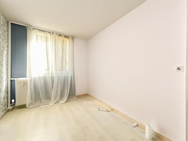 T4 lumineux – Rez-de-chaussée surélevé