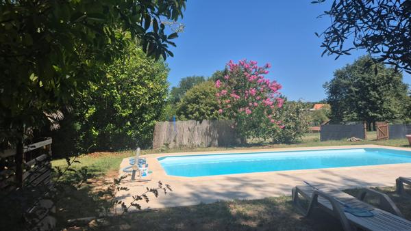 Magnifique propriété de caractère en Périgord noir dans un lieu magique à deux pas de Sarlat. avec gites modulable .