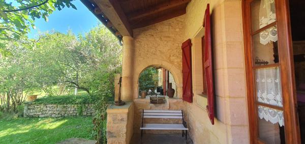 Magnifique propriété de caractère en Périgord noir dans un lieu magique à deux pas de Sarlat. avec gites modulable .
