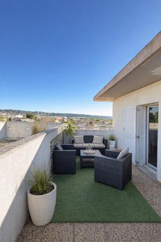T4 dernier étage, terrasses et vue étang