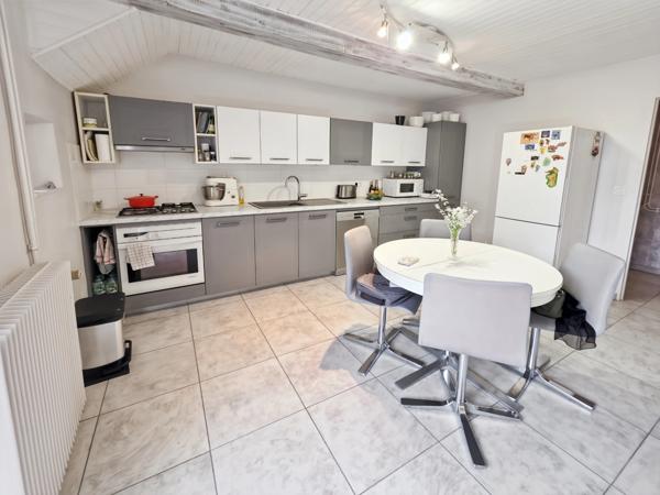 Maison de ville 117 m² – 3 chambres – Garage – Petite cour – Centre Lons-le-Saunier