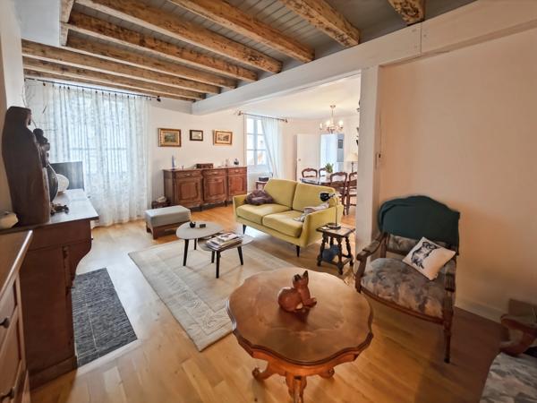 Maison de ville 117 m² – 3 chambres – Garage – Petite cour – Centre Lons-le-Saunier