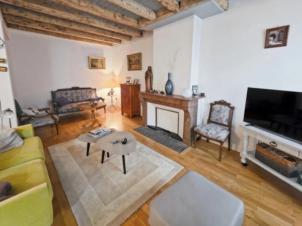 Maison de ville 117 m² – 3 chambres – Garage – Petite cour – Centre Lons-le-Saunier