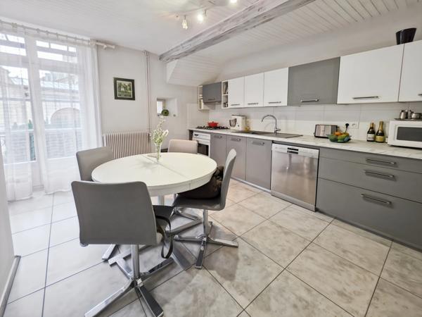 Maison de ville 117 m² – 3 chambres – Garage – Petite cour – Centre Lons-le-Saunier