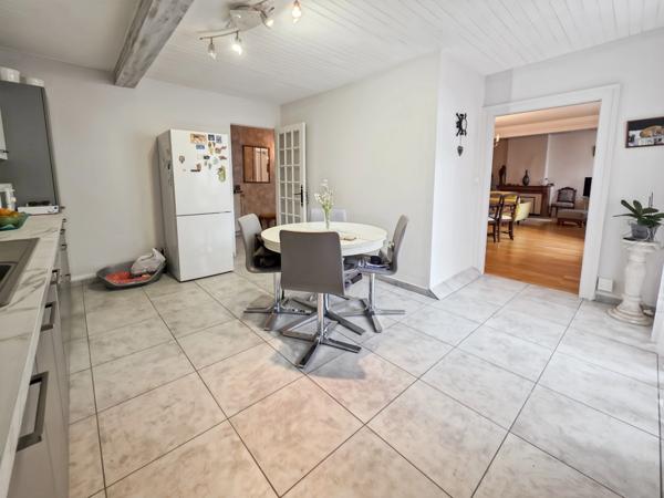 Maison de ville 117 m² – 3 chambres – Garage – Petite cour – Centre Lons-le-Saunier