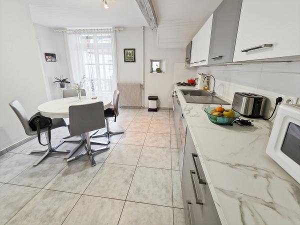 Maison de ville 117 m² – 3 chambres – Garage – Petite cour – Centre Lons-le-Saunier