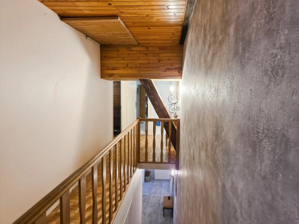 Maison de ville 117 m² – 3 chambres – Garage – Petite cour – Centre Lons-le-Saunier