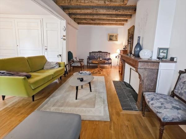 Maison de ville 117 m² – 3 chambres – Garage – Petite cour – Centre Lons-le-Saunier