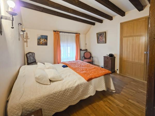 Maison de ville 117 m² – 3 chambres – Garage – Petite cour – Centre Lons-le-Saunier