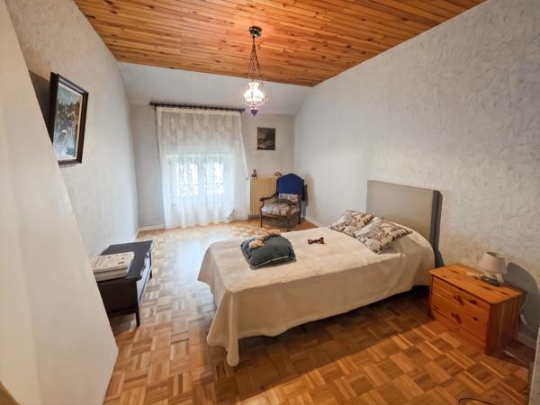 Maison de ville 117 m² – 3 chambres – Garage – Petite cour – Centre Lons-le-Saunier