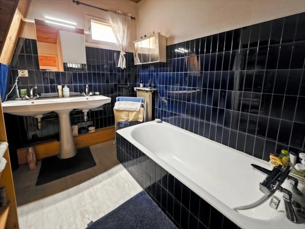 Maison de ville 117 m² – 3 chambres – Garage – Petite cour – Centre Lons-le-Saunier