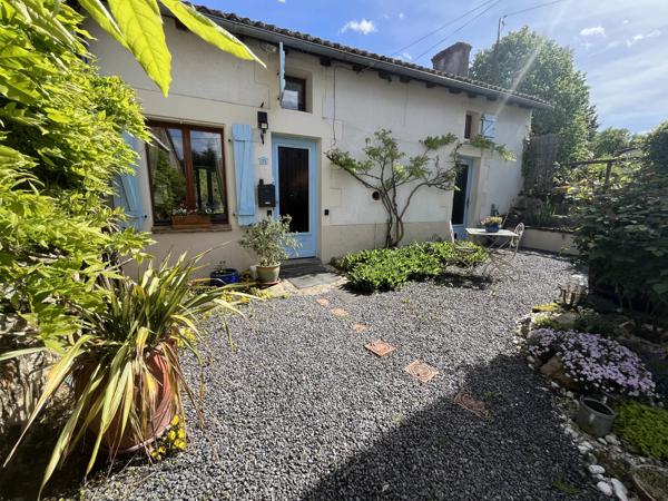 Superbe maison de campagne avec jardin et grange attenantes