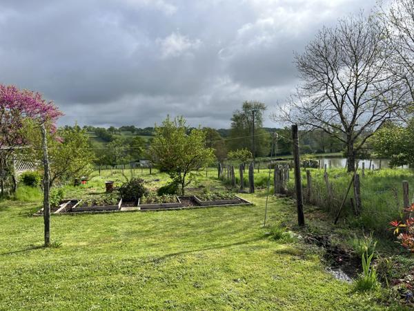Superbe maison de campagne avec jardin et grange attenantes