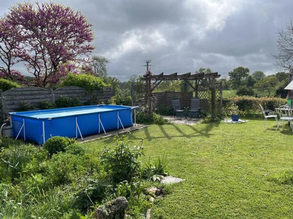 Superbe maison de campagne avec jardin et grange attenantes