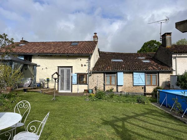 Superbe maison de campagne avec jardin et grange attenantes