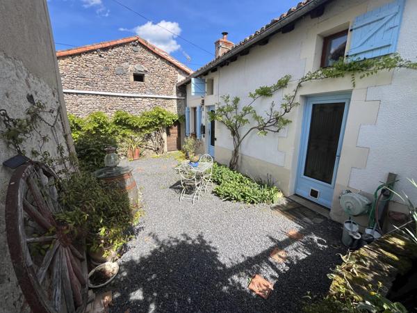 Superbe maison de campagne avec jardin et grange attenantes