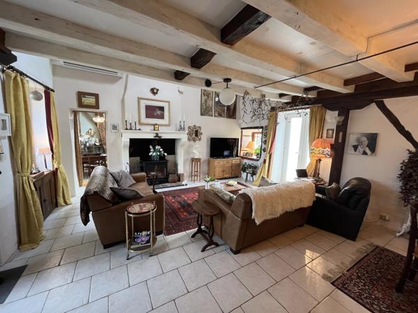 Superbe maison de campagne avec jardin et grange attenantes