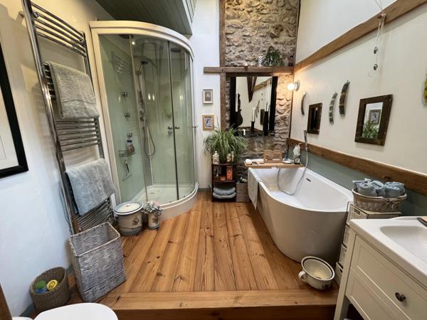Superbe maison de campagne avec jardin et grange attenantes