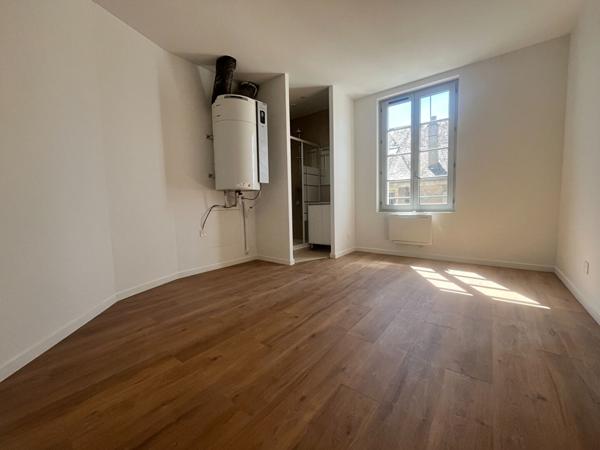 2 Pièces entièrement rénové - centre ville de Dourdan