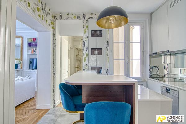 Versailles Notre-Dame Appartement 4 pièces 86 m² carrez situé au 1er étage avec ascenseur, chambre de service de 15m² carrez en supplément et cave €978 000 ** - Référence 27807