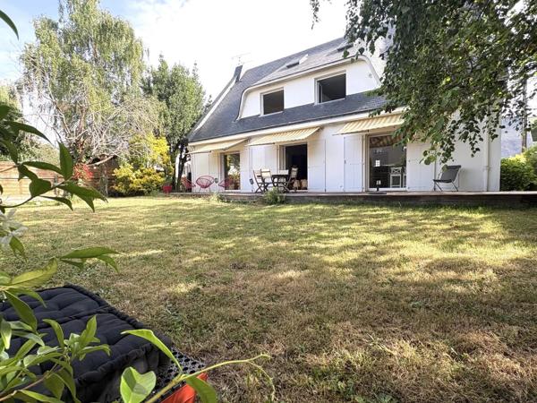 Vente                                                      Maison
                        
                     7 pièces                      201 m2                     à Saint-Herblain