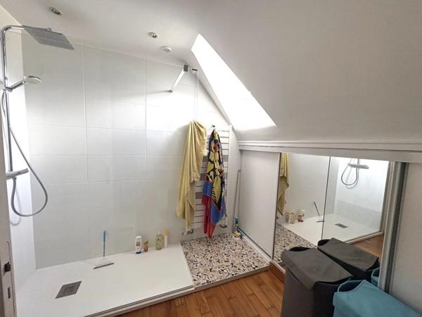 Vente                                                      Maison
                        
                     7 pièces                      201 m2                     à Saint-Herblain